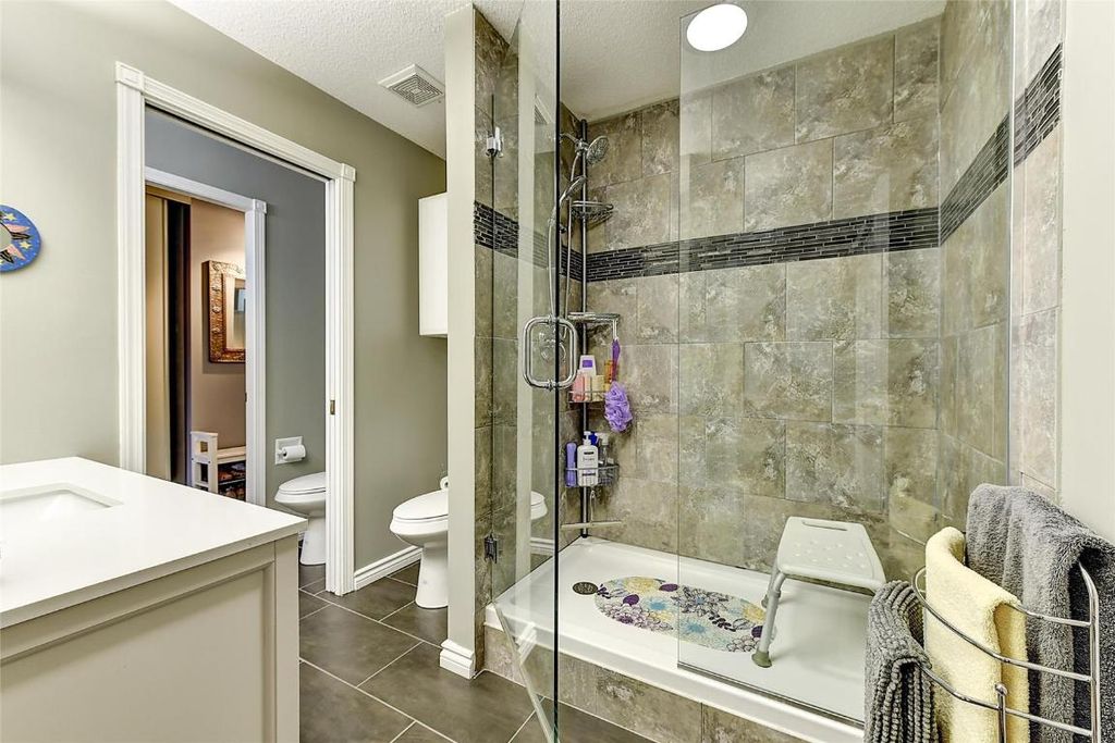 listing image 16512272107260256780