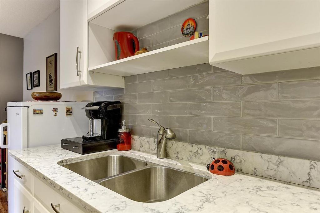 listing image 16517779580046134913