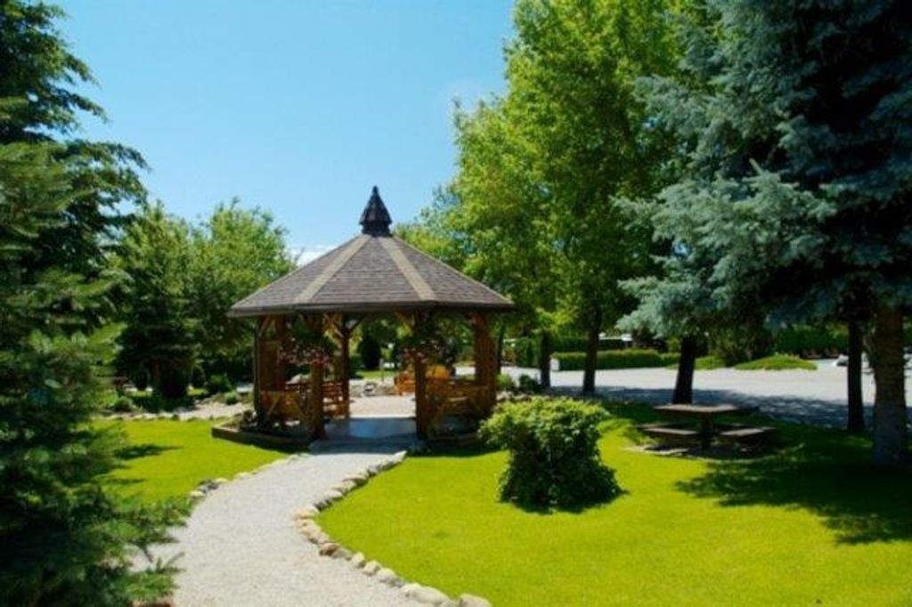 listing image 16513952651918409747