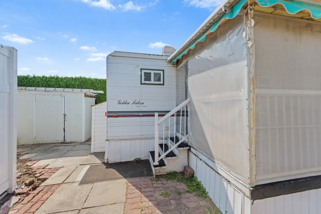 listing image 16515231300623396130
