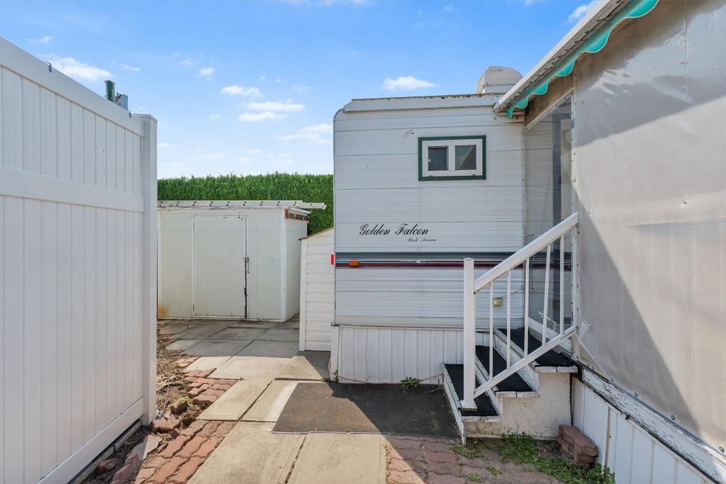 listing image 16518124019381961002
