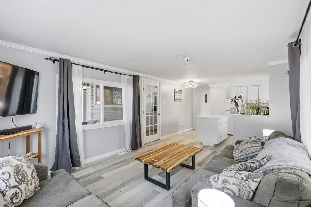 listing image 16513076504095861378