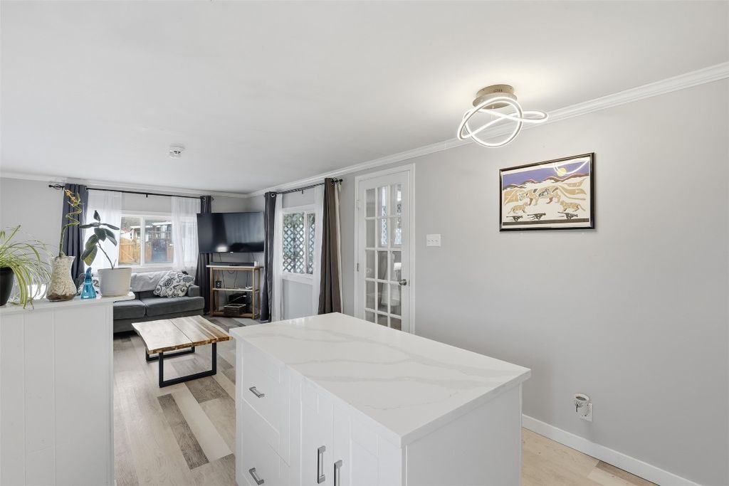 listing image 16514363649268956416