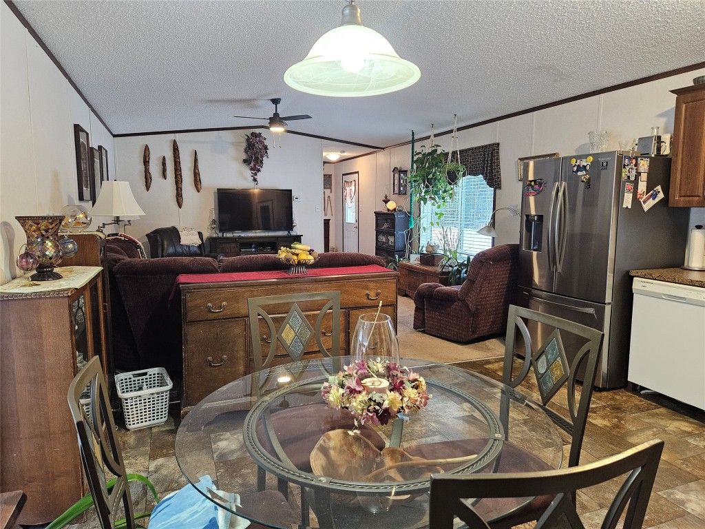 listing image 16513442937843437746