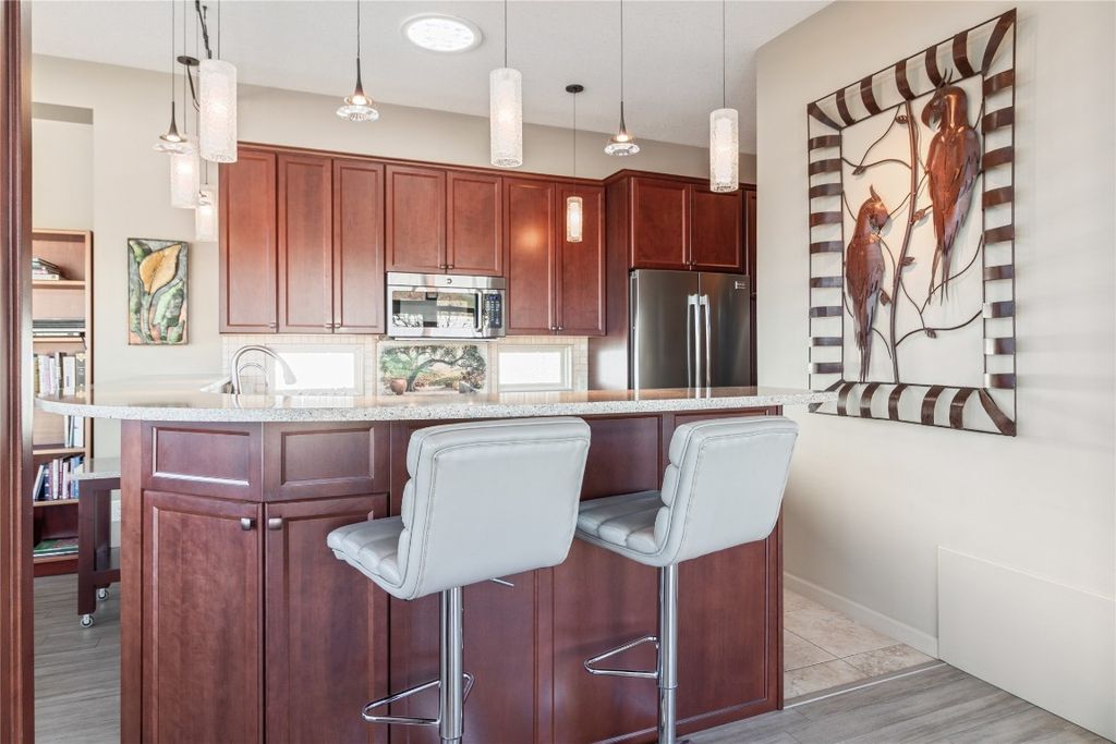 listing image 16519240481103965729