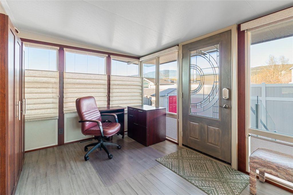 listing image 16513212082487225082