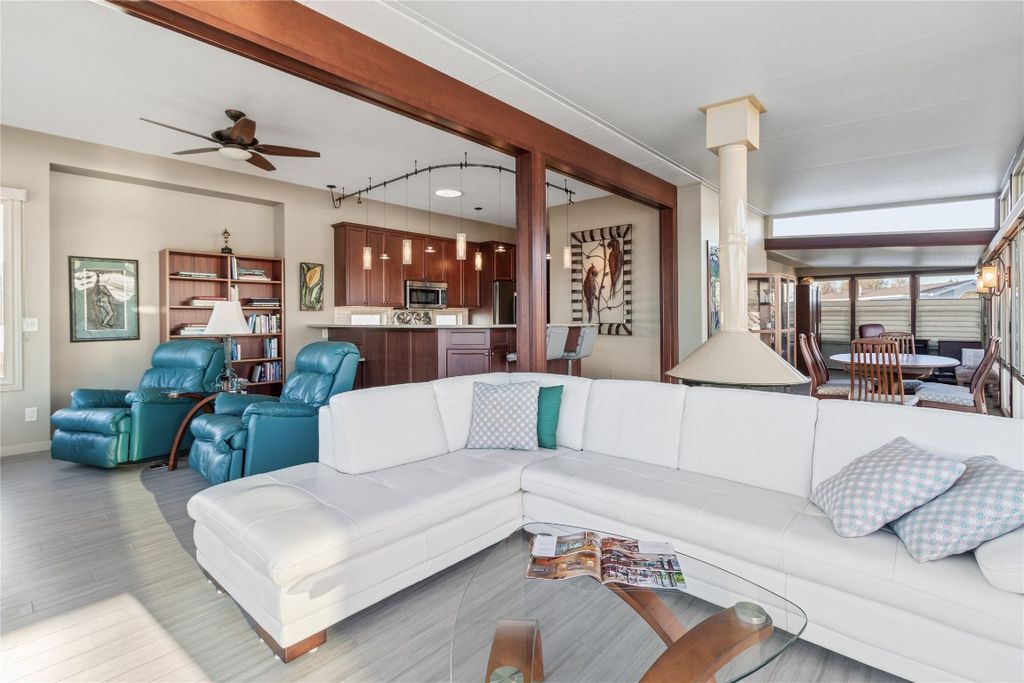listing image 16514936429412267379
