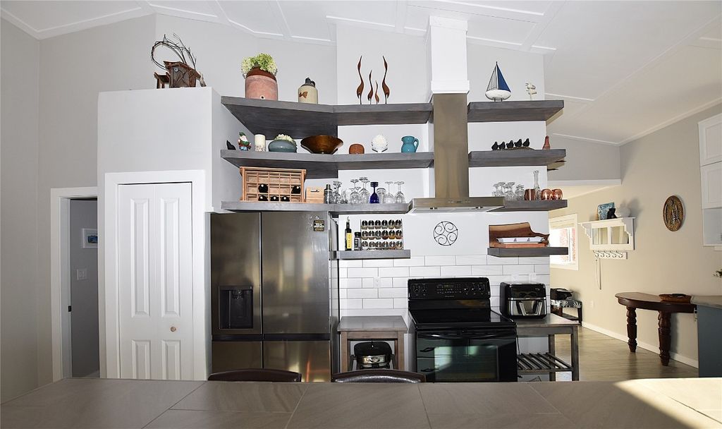 listing image 16510989368850552858