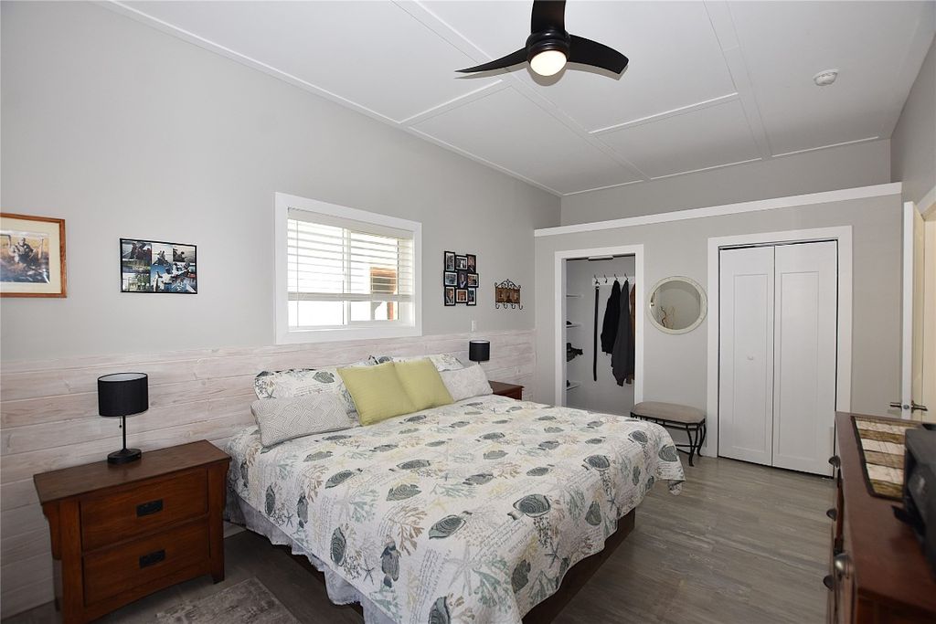 listing image 16512793354718393831