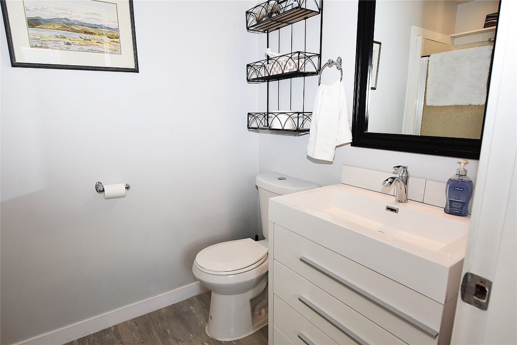 listing image 16518628689845448963