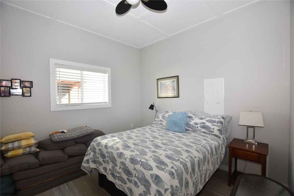 listing image 16511902881795898755