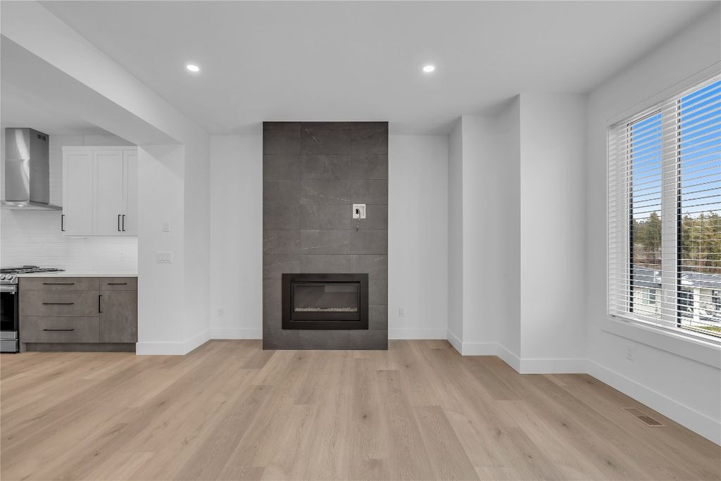listing image 16517576373125882601