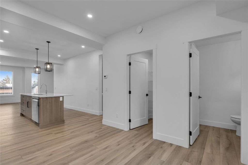 listing image 16512319844362136938