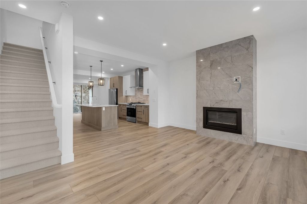 listing image 16519345754496304276