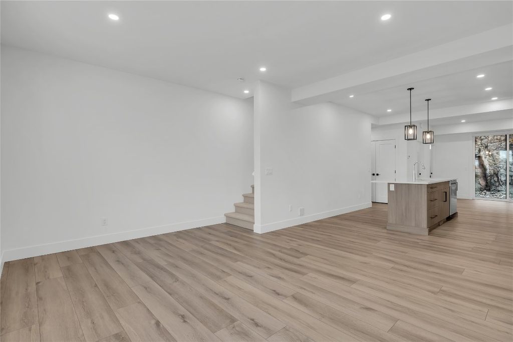 listing image 16517958486267437048