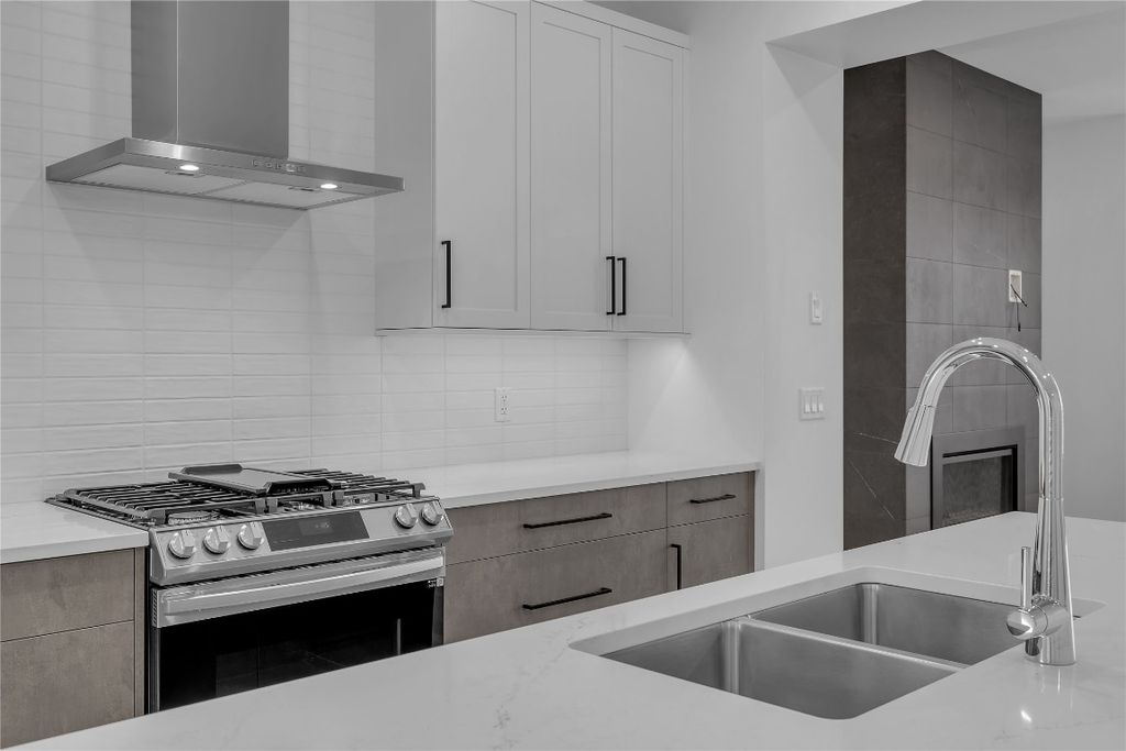 listing image 16518834242264757847