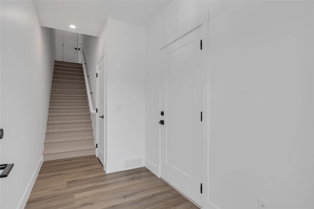 listing image 16511506071049600607