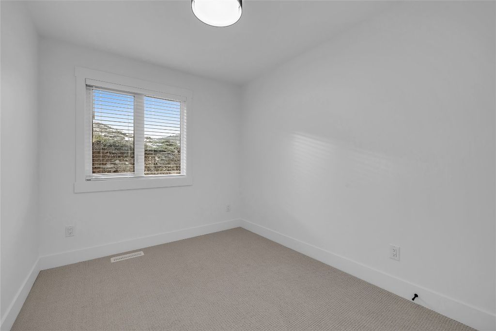 listing image 16515117456509580626