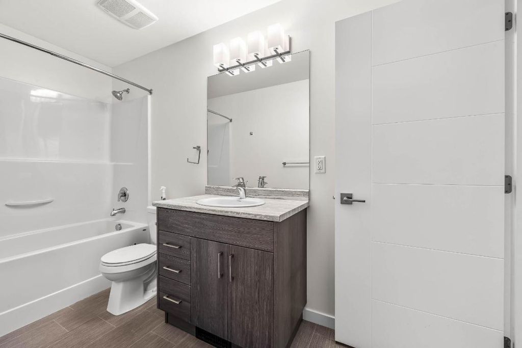 listing image 16519600618672946784