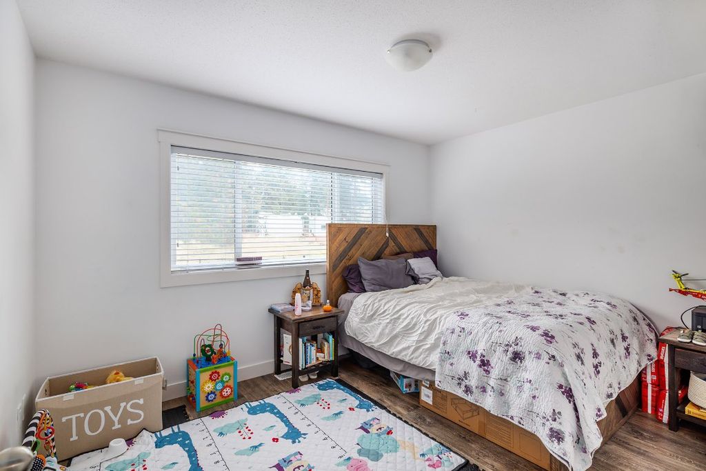 listing image 16513700323584284638