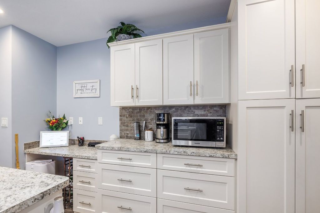 listing image 16510235784307472534