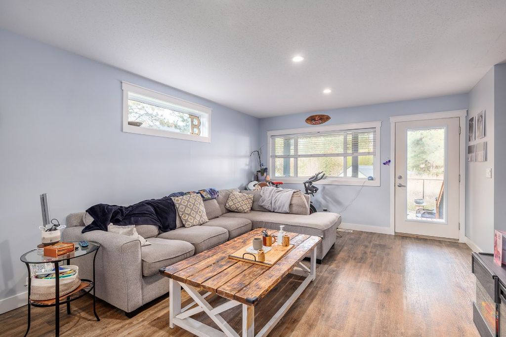 listing image 16513646686657760978