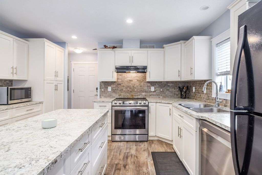 listing image 16512726381089539139