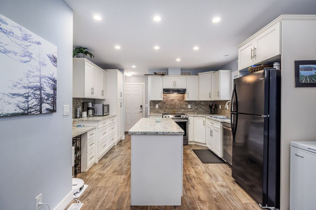 listing image 16514179862553184067