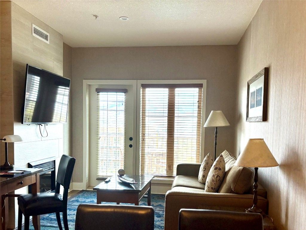 listing image 16519699019143917905