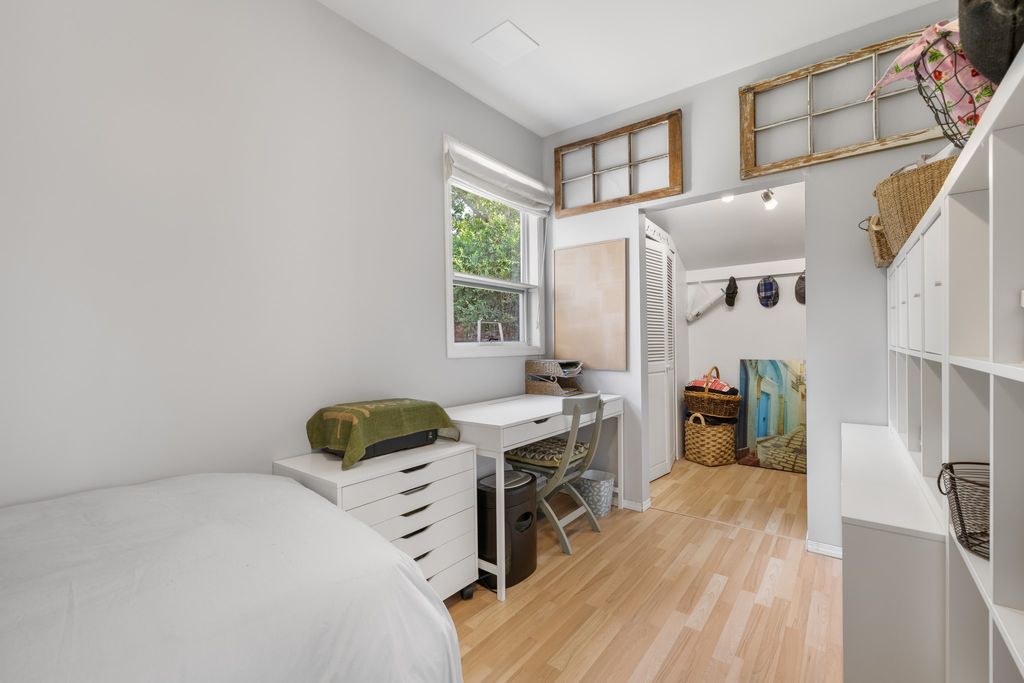 listing image 16513790615375982498