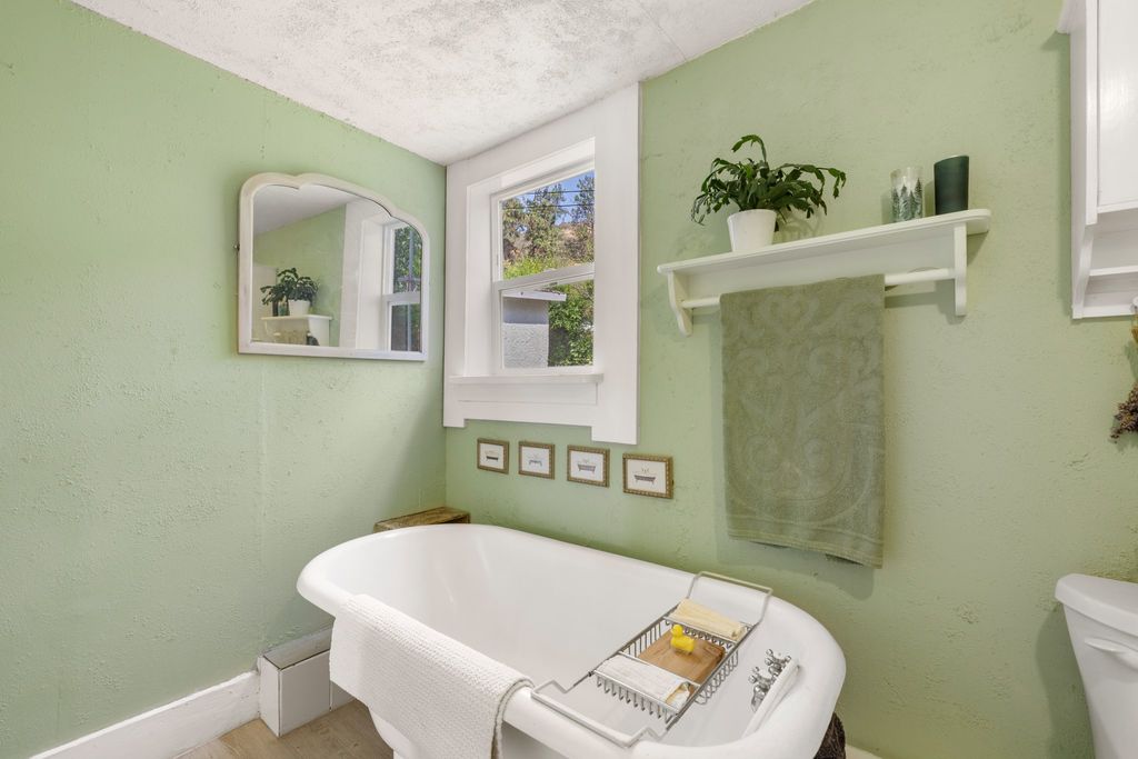 listing image 16514006163817506534