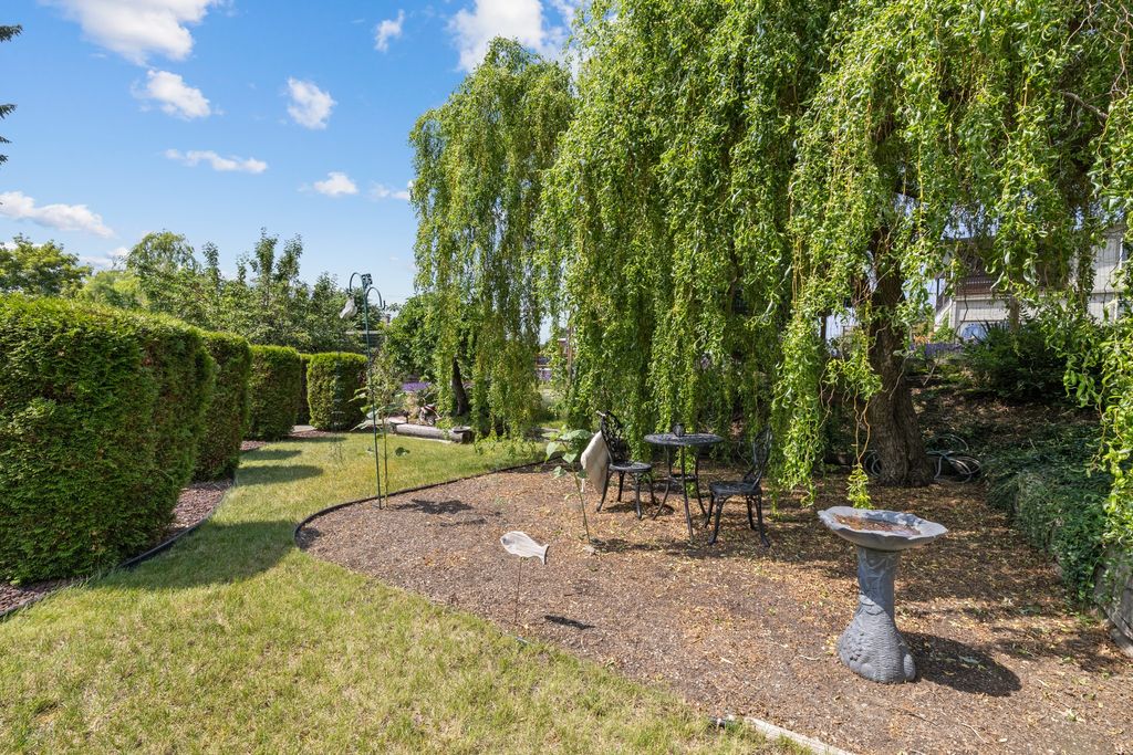 listing image 16514782569282714278