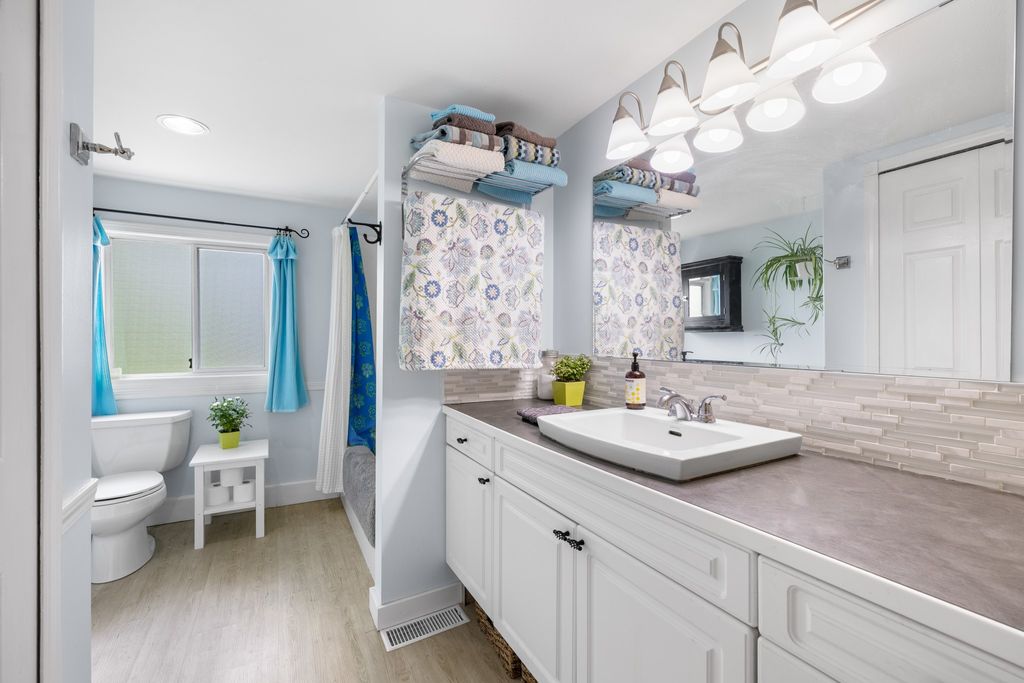 listing image 16514574456723627996