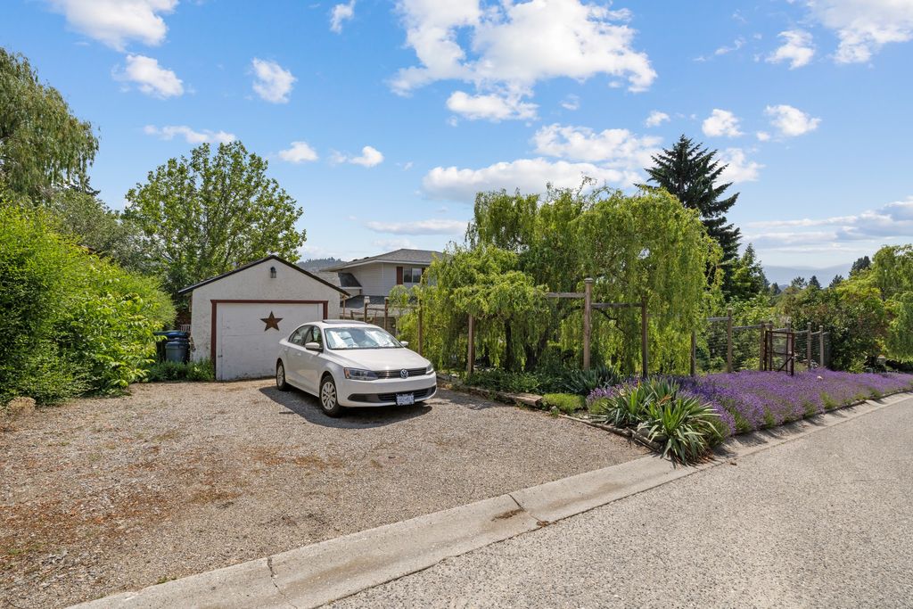 listing image 16518421397989363994