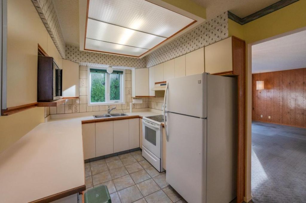 listing image 16515244341850421093