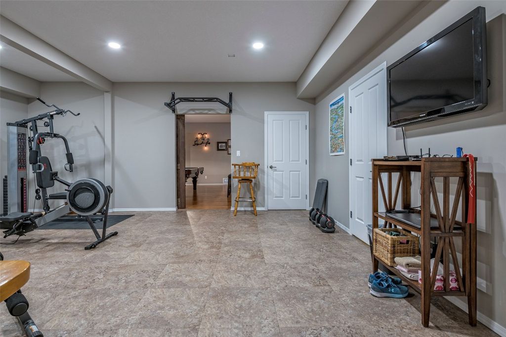 listing image 16518321821179320052