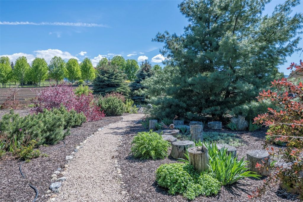 listing image 16518384939631024081