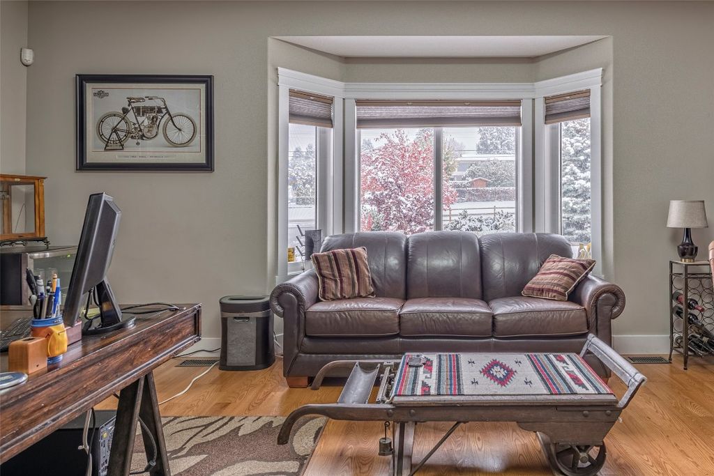 listing image 16518550921991431045