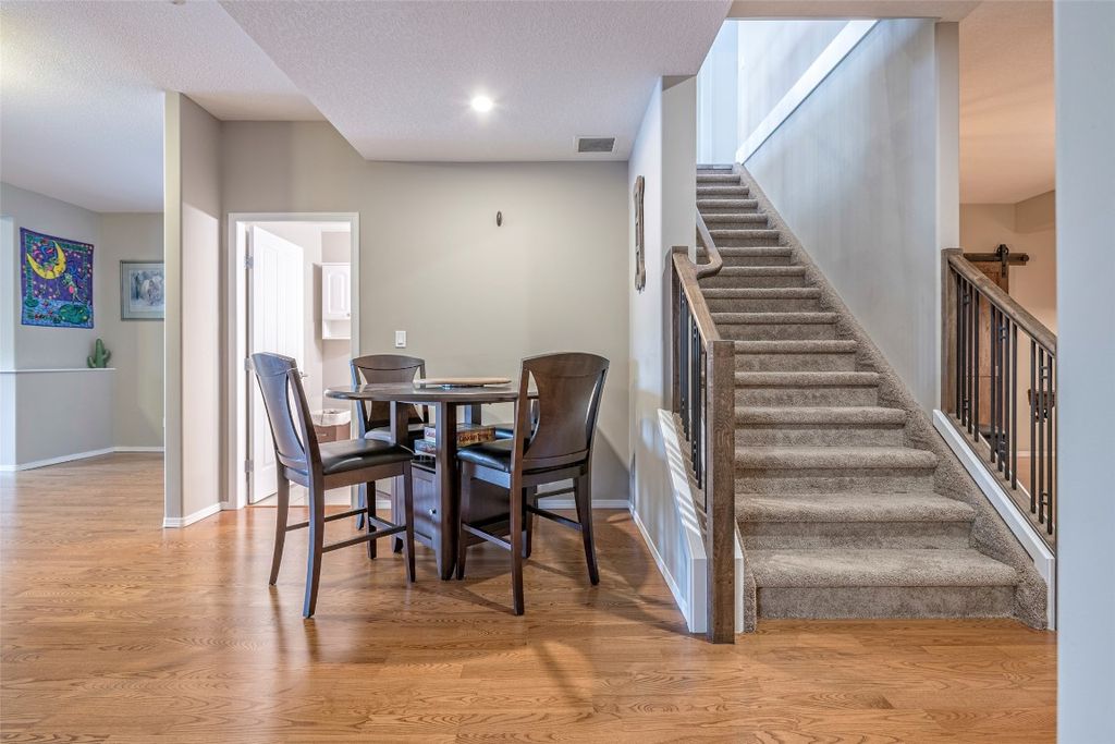 listing image 16511002456828718503