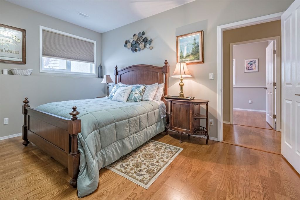 listing image 16518066795847046034