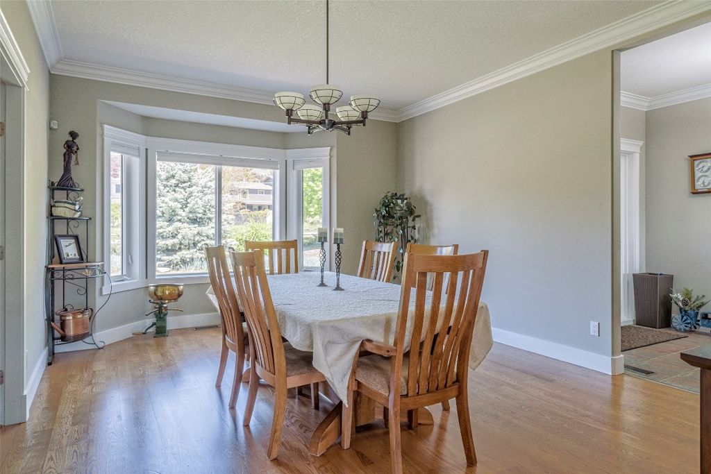 listing image 16517228095774769560