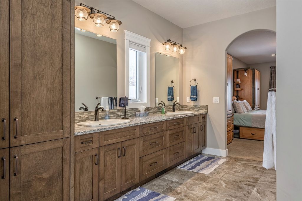listing image 16514702869982238017