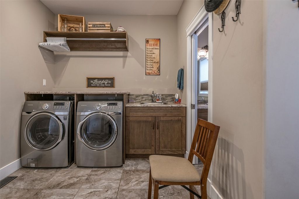 listing image 16511077398298349376