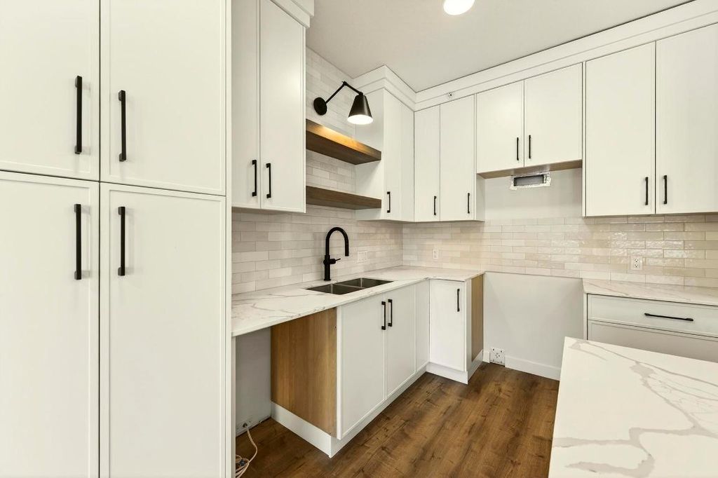 listing image 16515786032896753996