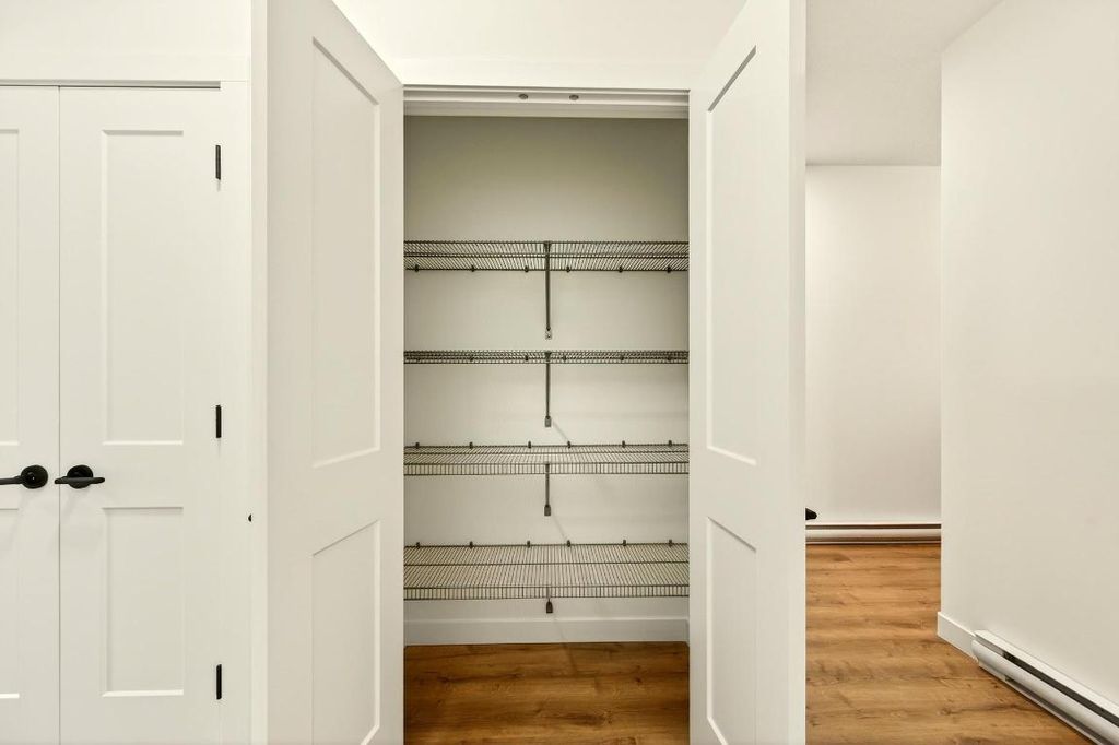 listing image 16518933871164080049