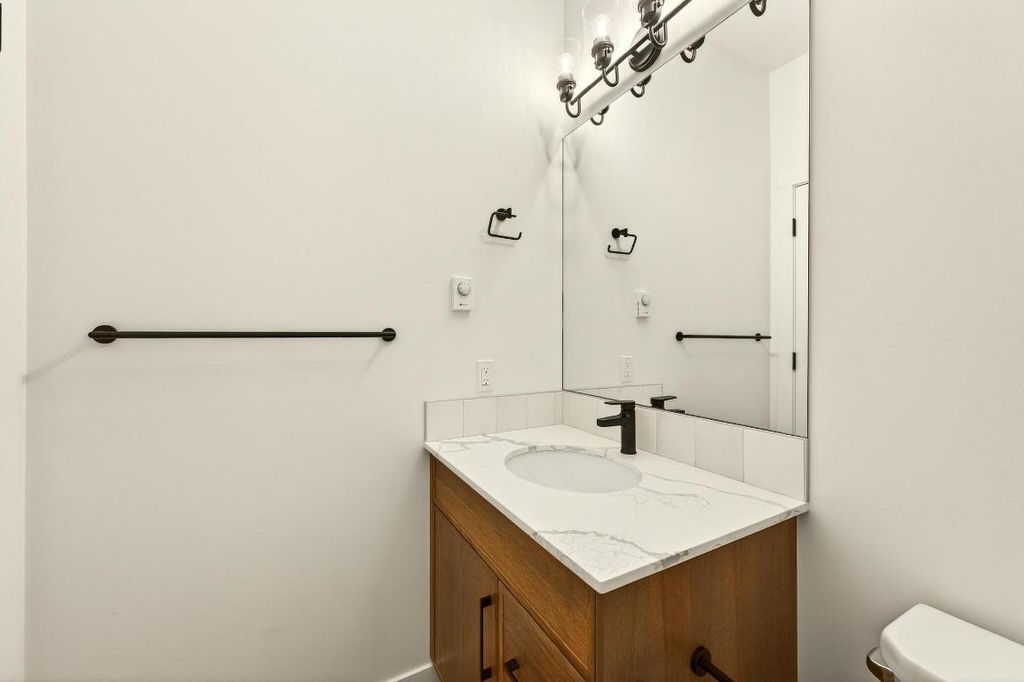 listing image 16519713405550310011