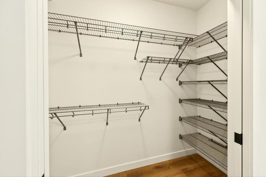 listing image 16513588311344277520