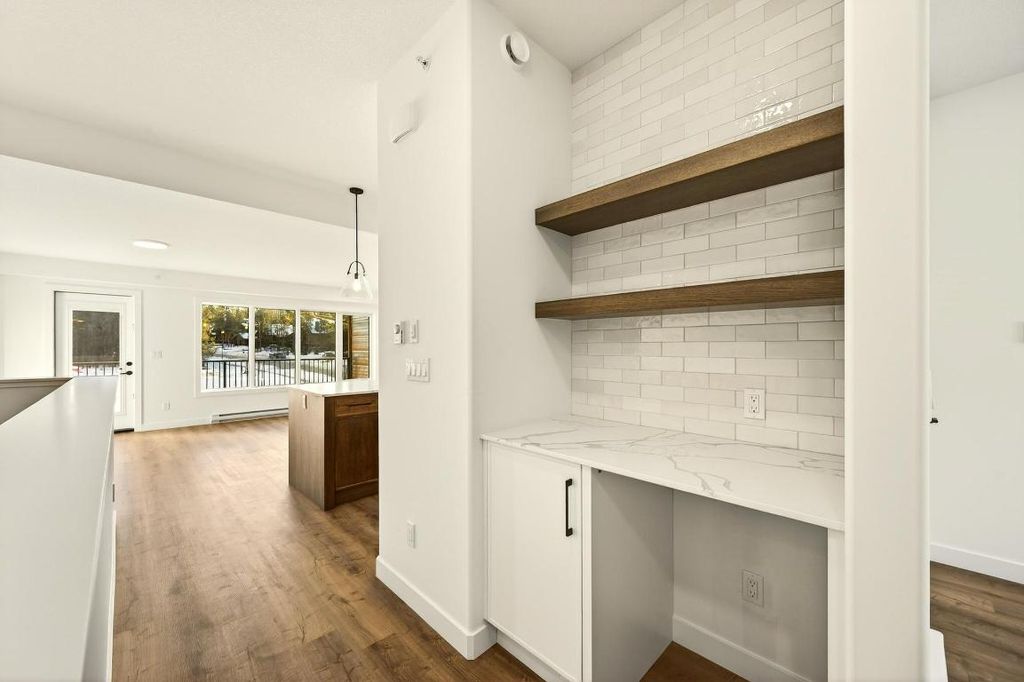 listing image 16515529341079826763