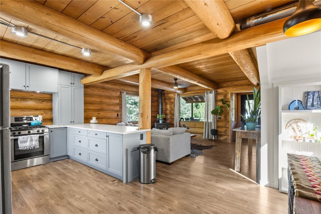 listing image 16513288374517424380