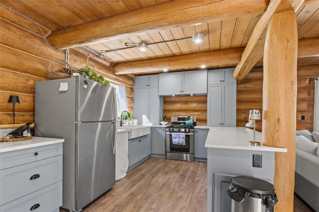listing image 16517866262256608506